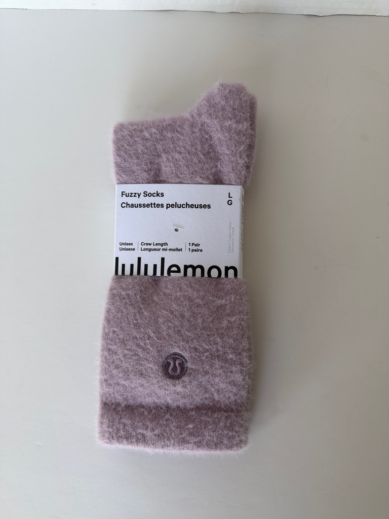 New Lululemon Fuzzy Crew Socks Unisex Size Large Lavender Lilac Shvl